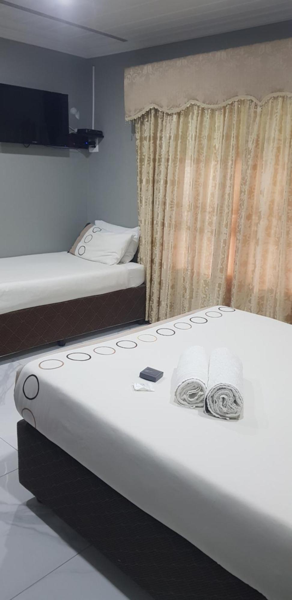 Rainbow Guest House And Tours Uitenhage Oda fotoğraf