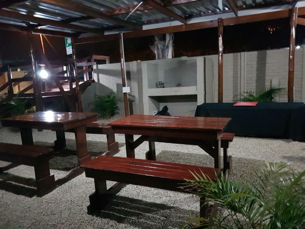 Rainbow Guest House And Tours Uitenhage Dış mekan fotoğraf